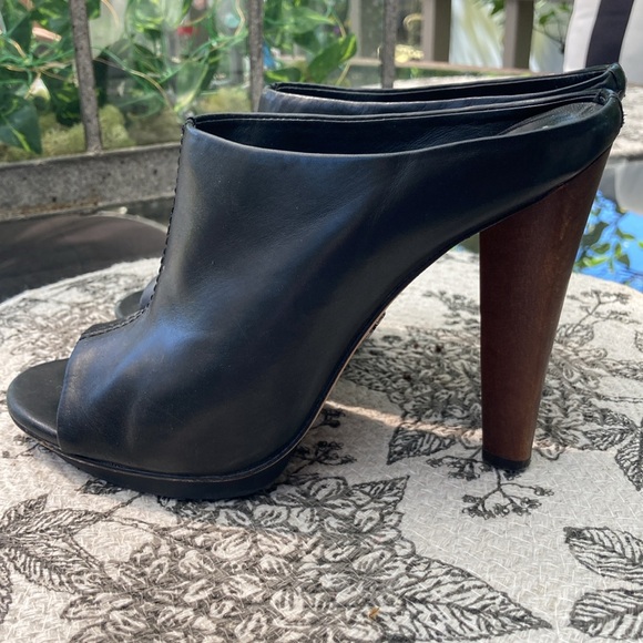 BCBGMAXAZRIA Black Leather Open-Toe Mule Slide - Picture 3 of 7